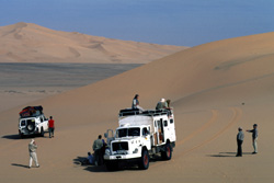 Weltweite Expeditionsreisen, Reisen mit Expeditionscharakter weltweit - Algerien - Rastplatz in den Sanddnen